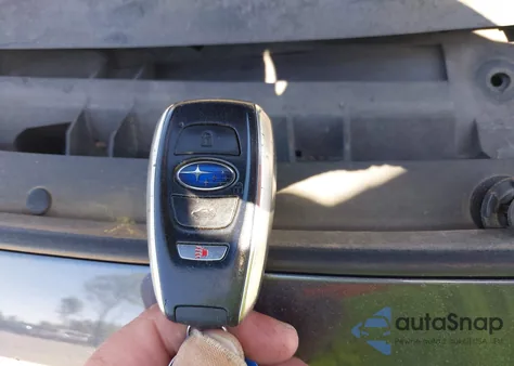 2017 Subaru Outback 3.6R Limited z USA, uszkodzony, nr VIN 4S4BSENC9H3336237